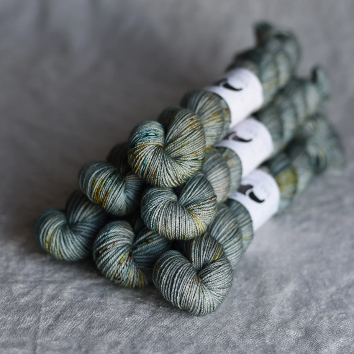 Black Elephant Singles Fingering (A-L)