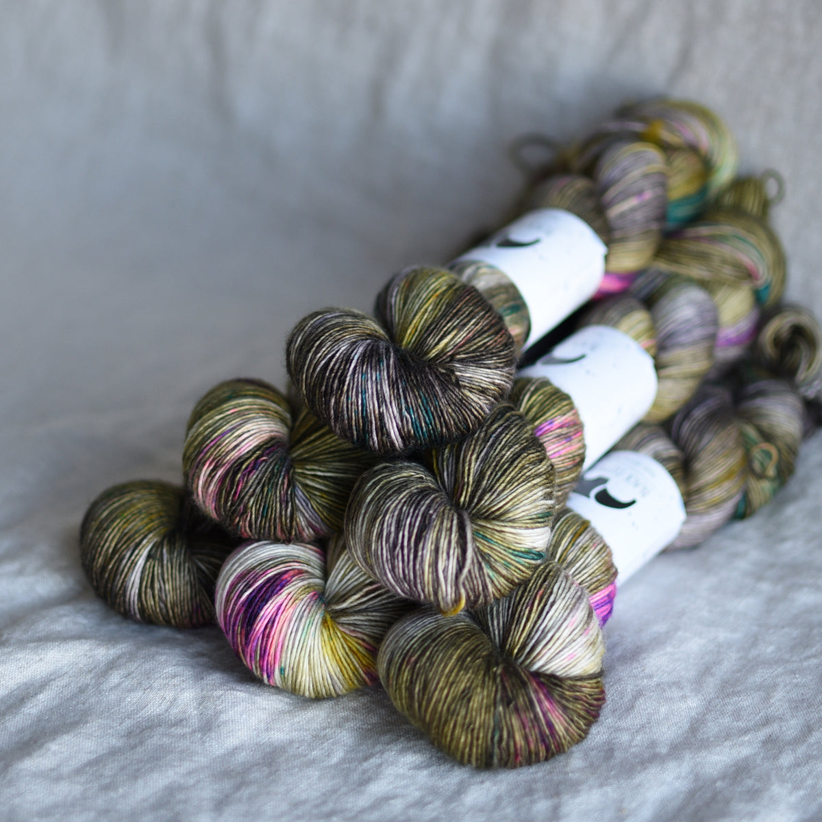 Black Elephant Singles Fingering (A-L)