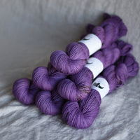 Black Elephant Singles Fingering (A-L)