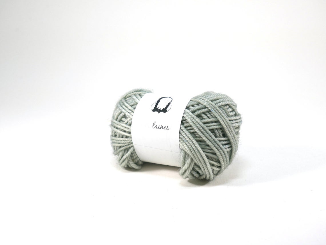 (vi)laines yarnlings - chaussettes sock sitting on a silver carpet