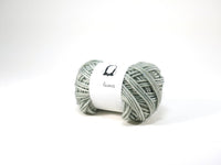 (vi)laines yarnlings - chaussettes sock sitting on a silver carpet