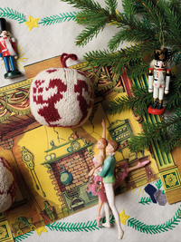 65 New Christmas Balls to Knit by Arne & Carlos