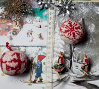65 New Christmas Balls to Knit by Arne & Carlos