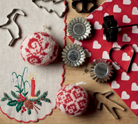 65 New Christmas Balls to Knit by Arne & Carlos