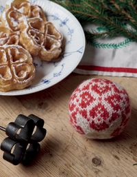 65 New Christmas Balls to Knit by Arne & Carlos