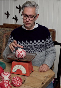 65 New Christmas Balls to Knit by Arne & Carlos