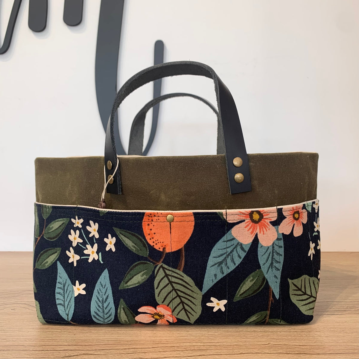 Pearadise Island - Mini Basket