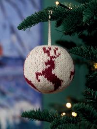 65 New Christmas Balls to Knit by Arne & Carlos