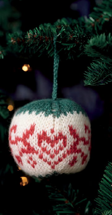65 New Christmas Balls to Knit by Arne & Carlos