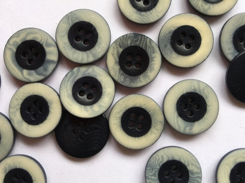 buttons 2831 navy & cream corozo (20mm)