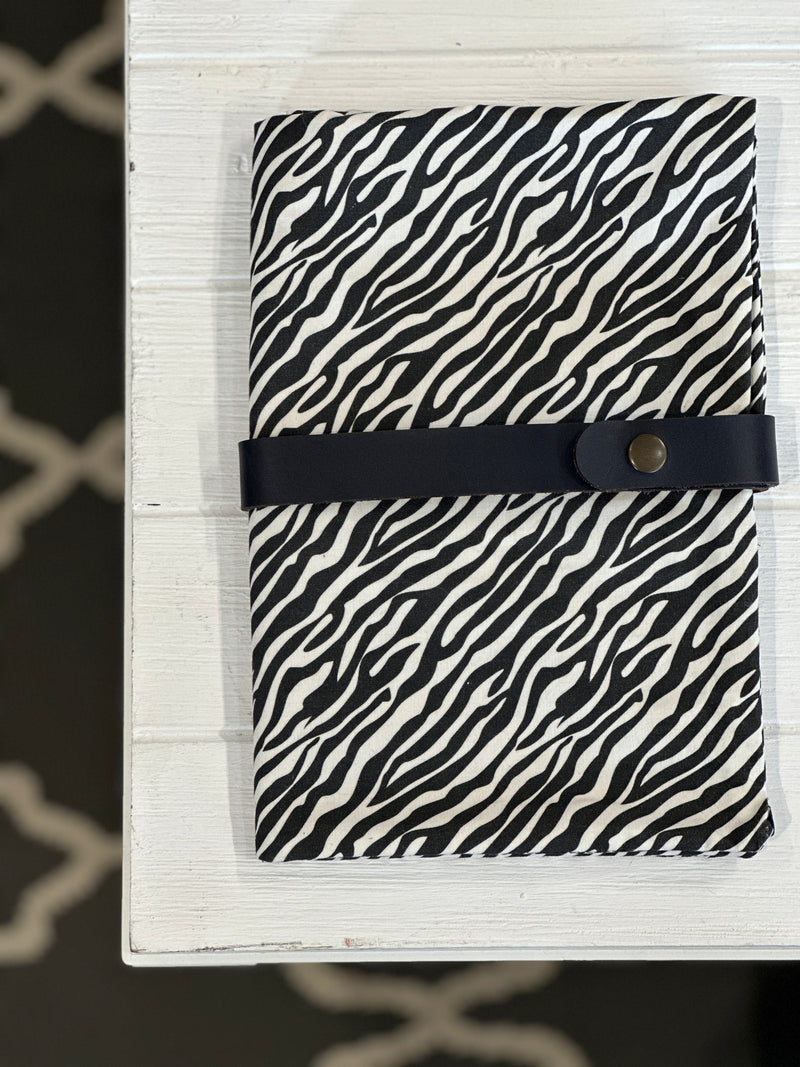 LOVaFUR Needle Case