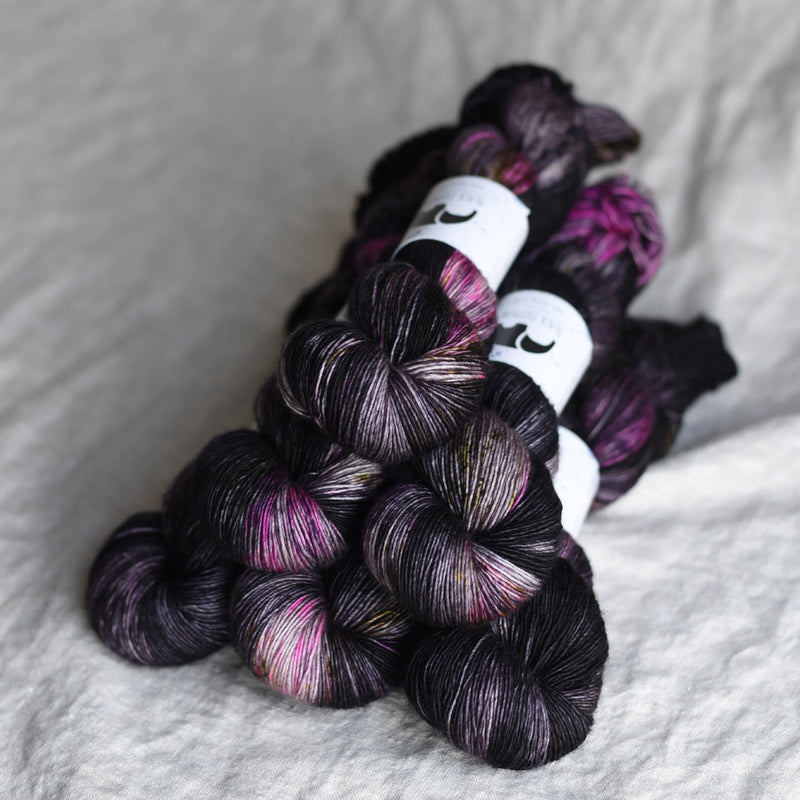 Black Elephant Singles Fingering (A-L)