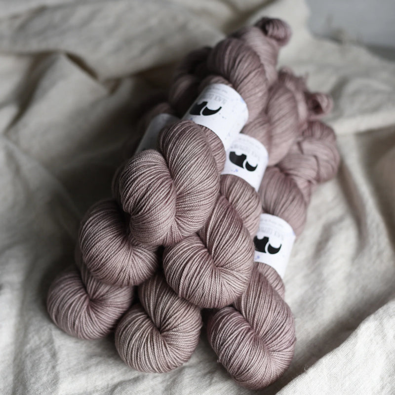 Black Elephant Singles Fingering (M-Z)
