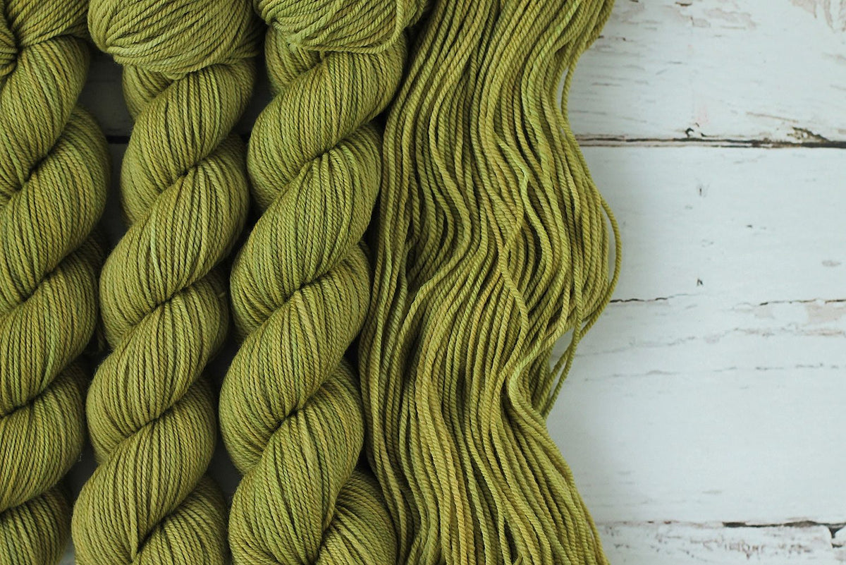 Julie Asselin Journey Sport olive green Yarn